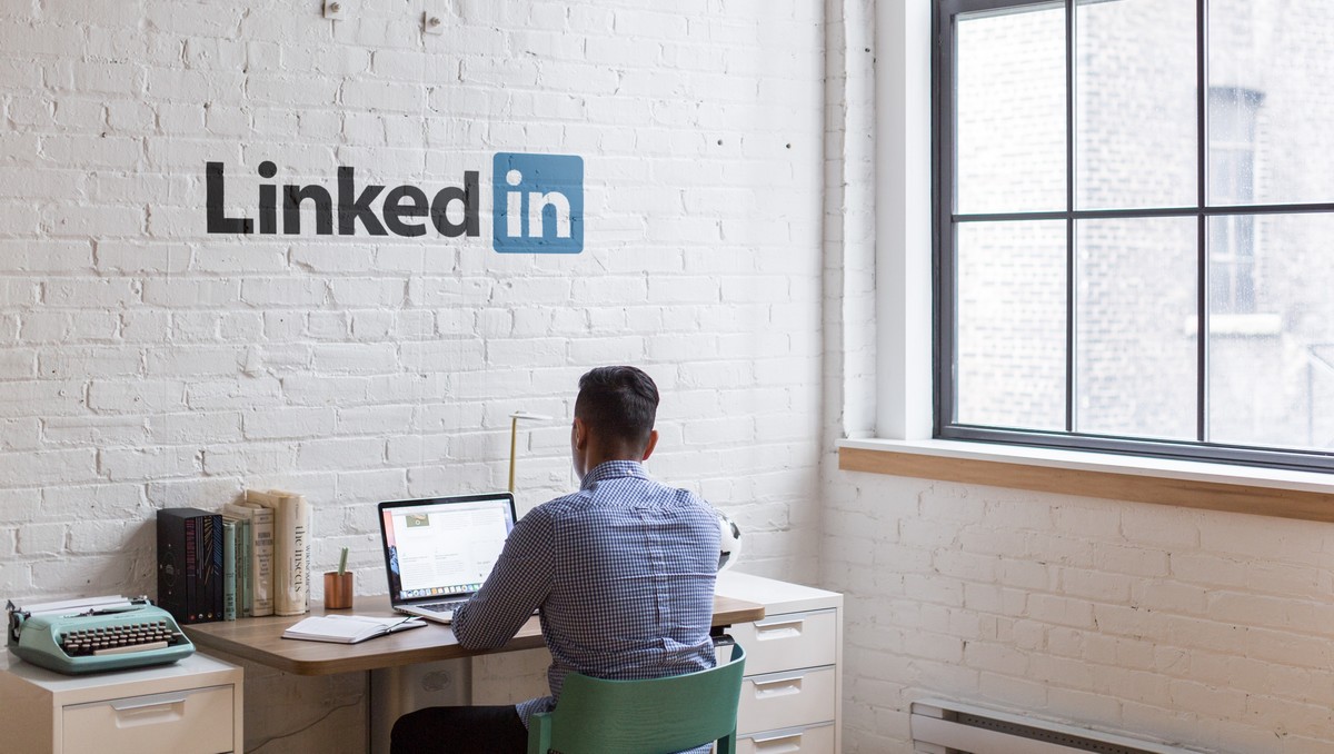LinkedIn - Make managing your LinkedIn easier with a variety of tools