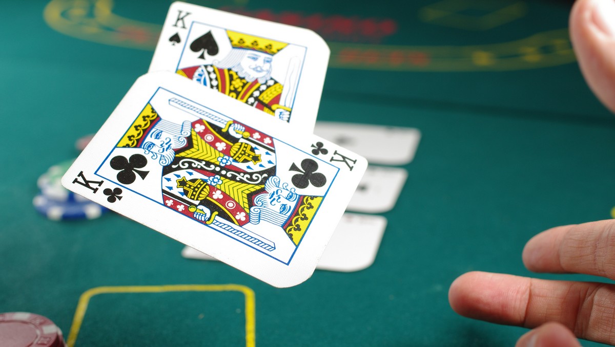 Omaha holdem -pokeri - Opi tämän version säännöt