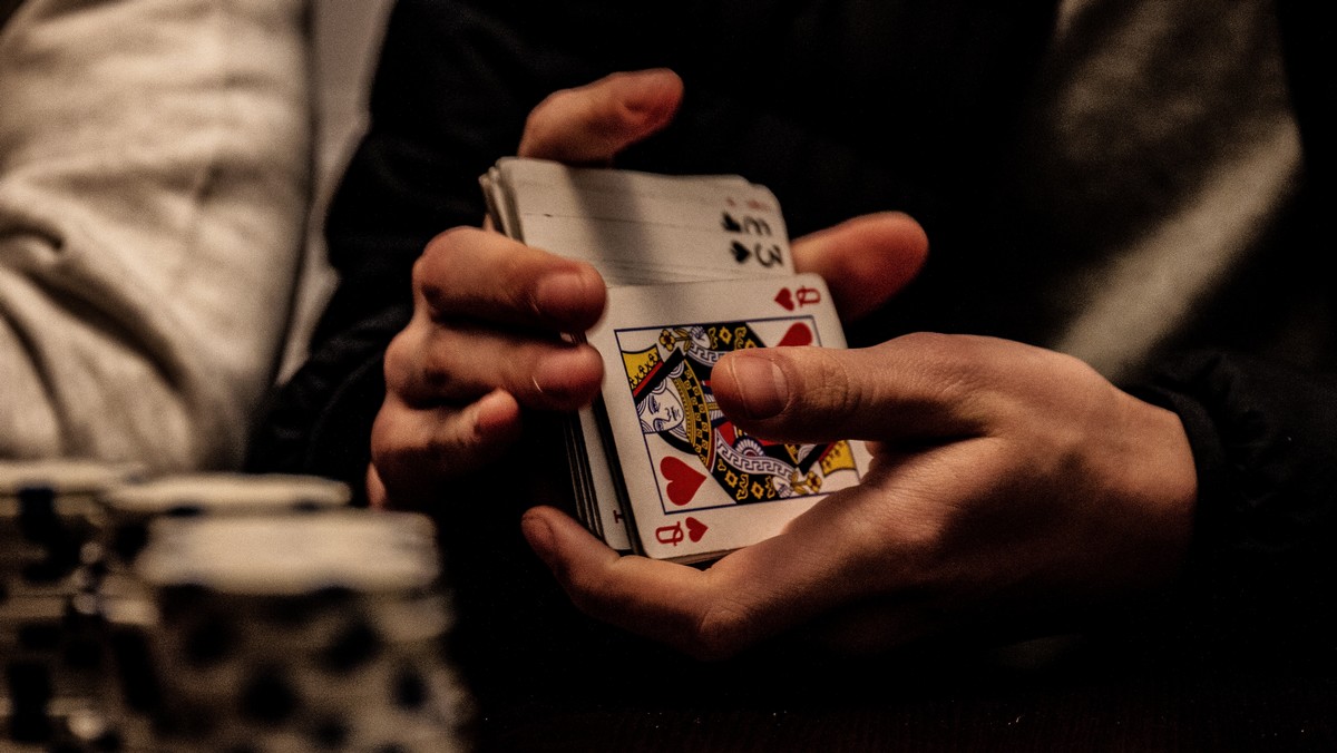 七牌梭哈是一种流行的扑克变体