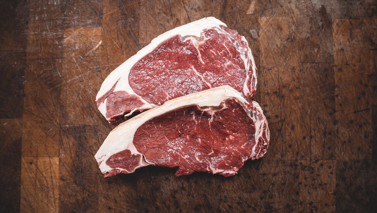 Meat, from which the sirloin in cream will be prepared.
