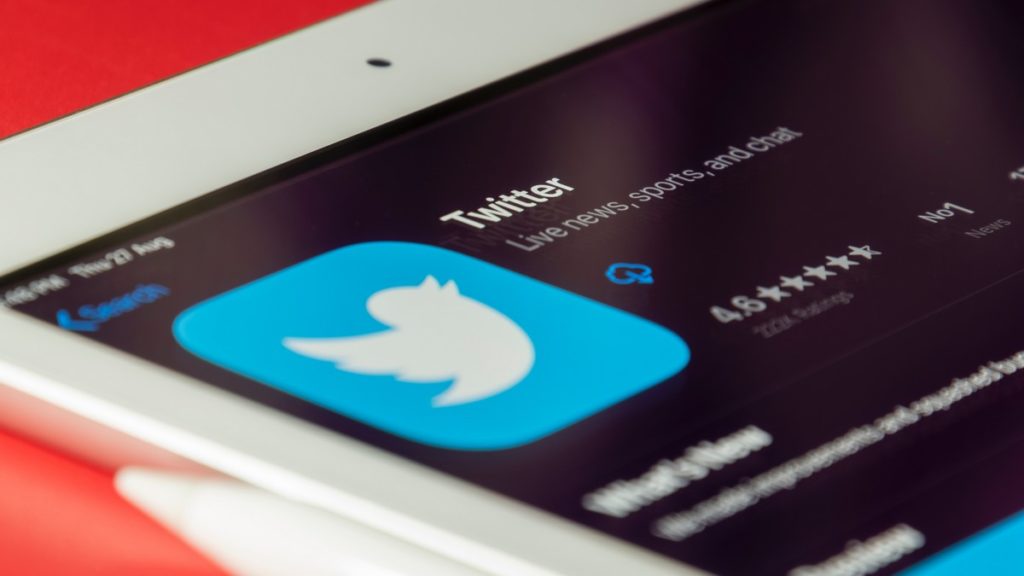 Twitter está disponible principalmente para los teléfonos móviles.