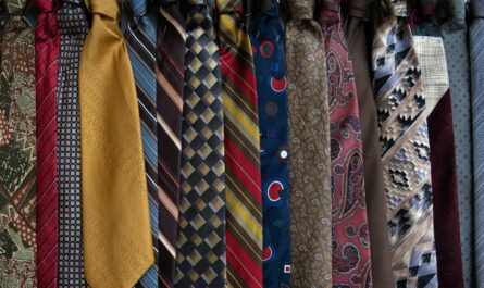 Moška kravata ima veliko različnih oblik.