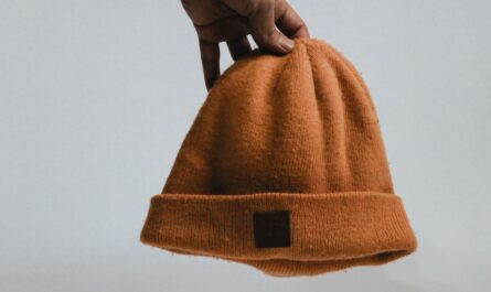 The orange cap gives a very modern impression.