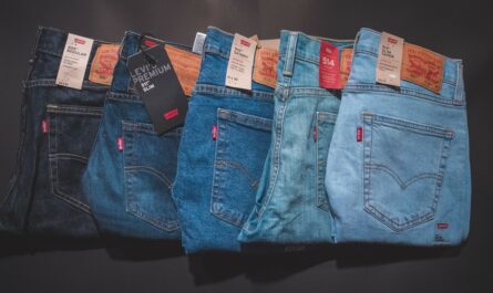 Jeans of different colours and resulting cuts.