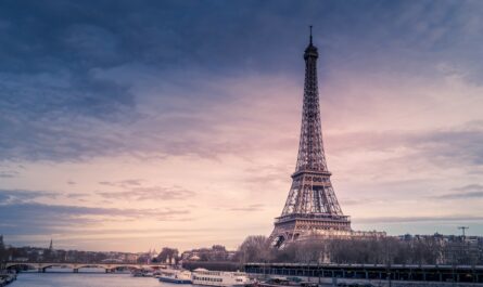 Paříž patří rozhodně mezi nejromantičtější místa světa.