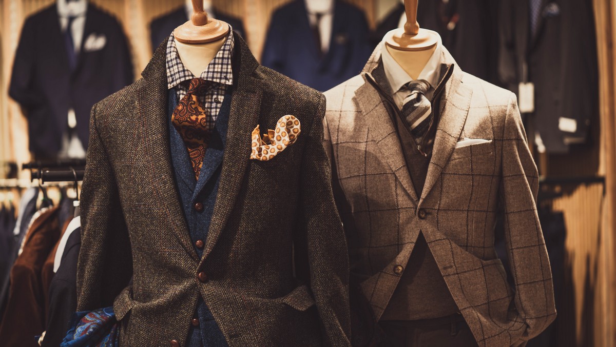 Choose a formal suit consistently