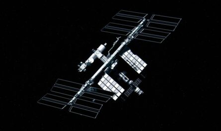 Vesmírná stanice ISS na jedné z fotografií.