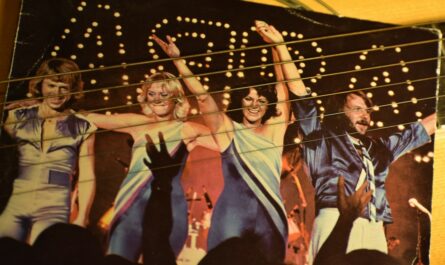 Zviedru grupa ABBA vienā no fotogrāfijām.