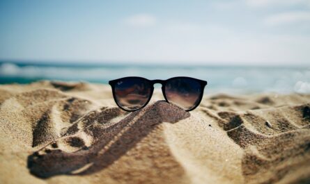 Een strandbril is ook een stranduitrusting.